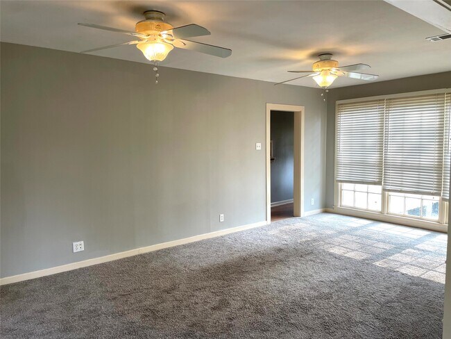 3326 Triplett St in Bacliff, TX - Building Photo - Building Photo