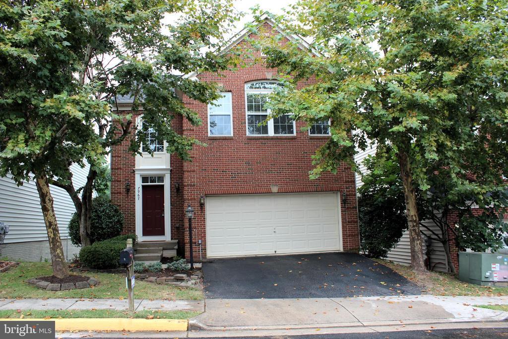 7967 Almeda Ct in Lorton, VA - Building Photo