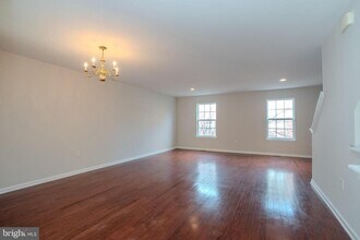 5 Rafting Way in Trenton, NJ - Building Photo - Building Photo