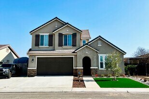3261 Cordova Ave in Clovis, CA - Building Photo