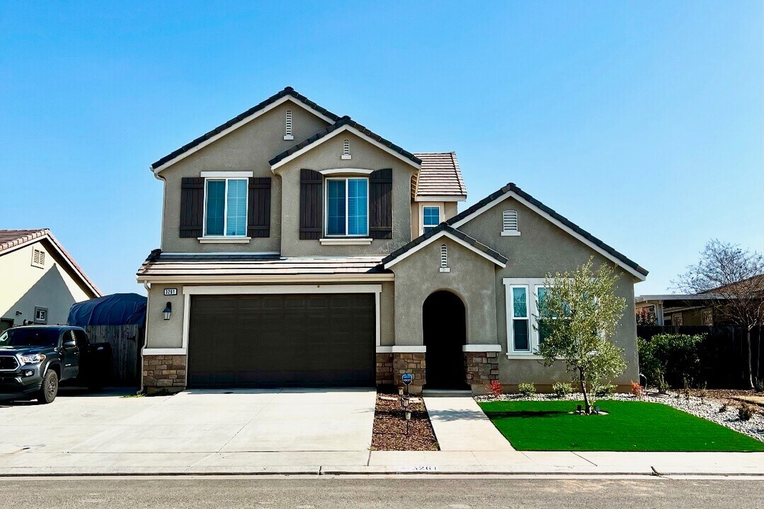 3261 Cordova Ave in Clovis, CA - Building Photo