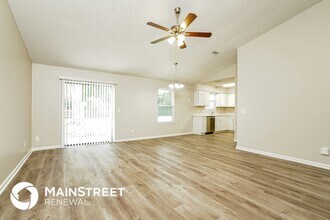1878 Shannon Lake Dr in Middleburg, FL - Foto de edificio - Building Photo
