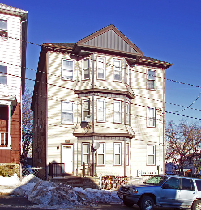 203-207 Lowell St in Fall River, MA - Foto de edificio - Building Photo