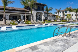 Las Palmas in Ft. Myers, FL - Foto de edificio - Building Photo