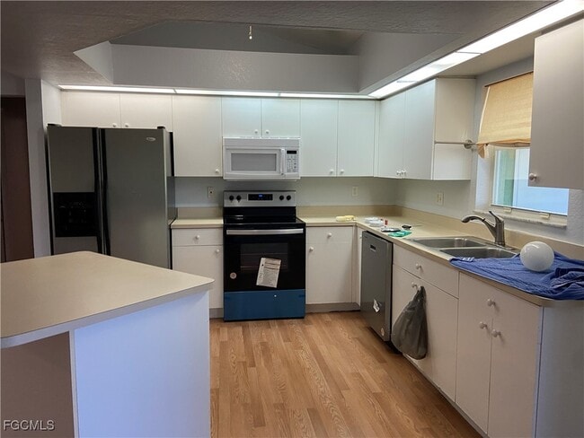 2002 SW 15th Pl in Cape Coral, FL - Building Photo - Building Photo