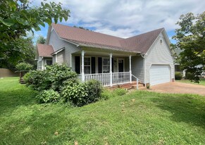 1816 Devon Dr in Spring Hill, TN - Building Photo