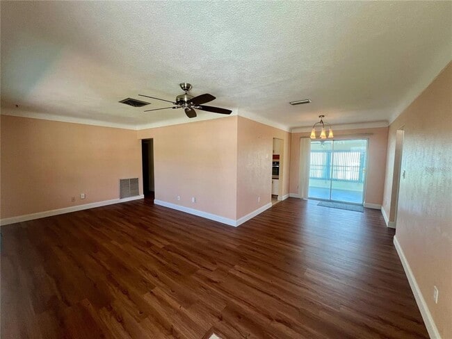 6700 17th Ln N in St. Petersburg, FL - Foto de edificio - Building Photo
