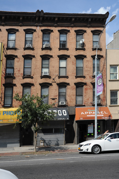 757 Grand St in Brooklyn, NY - Building Photo