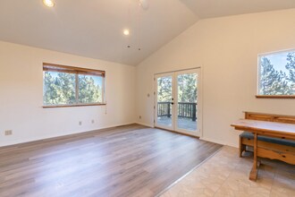 12465 Prosser Dam Rd in Truckee, CA - Foto de edificio - Building Photo