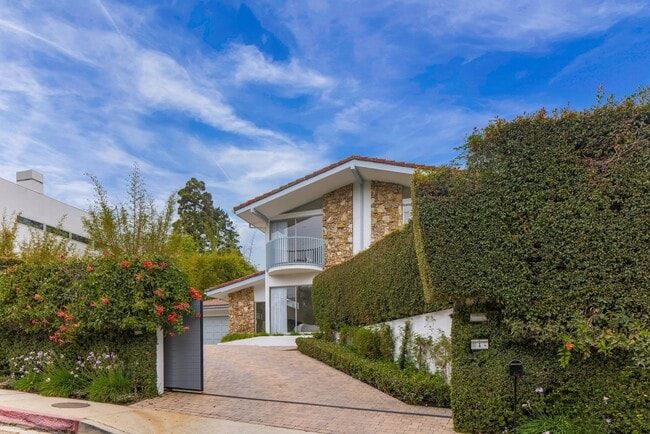 650 N Tigertail Rd in Los Angeles, CA - Building Photo - Building Photo