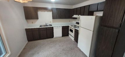 828 E St in Fairbury, NE - Foto de edificio - Building Photo