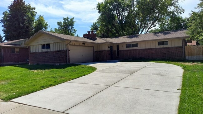 property at 3411 S Dayton St