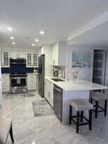 5200 N Flagler Dr in West Palm Beach, FL - Building Photo