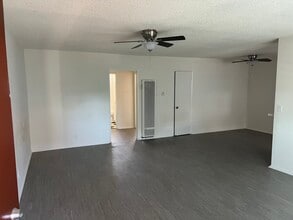 5942 Malabar St, Unit E in Huntington Park, CA - Foto de edificio - Building Photo