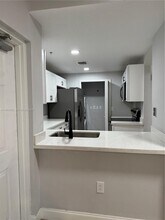 6440 NW 114th Ave in Doral, FL - Foto de edificio - Building Photo