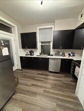 1615 W Barry Ave, Unit 2nd Floor in Chicago, IL - Building Photo - Building Photo