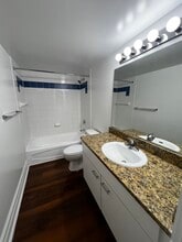 349 NE 33rd St, Unit B2 in Miami, FL - Building Photo - Building Photo