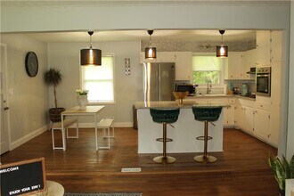 667 Tara Cir SE in Atlanta, GA - Building Photo - Building Photo