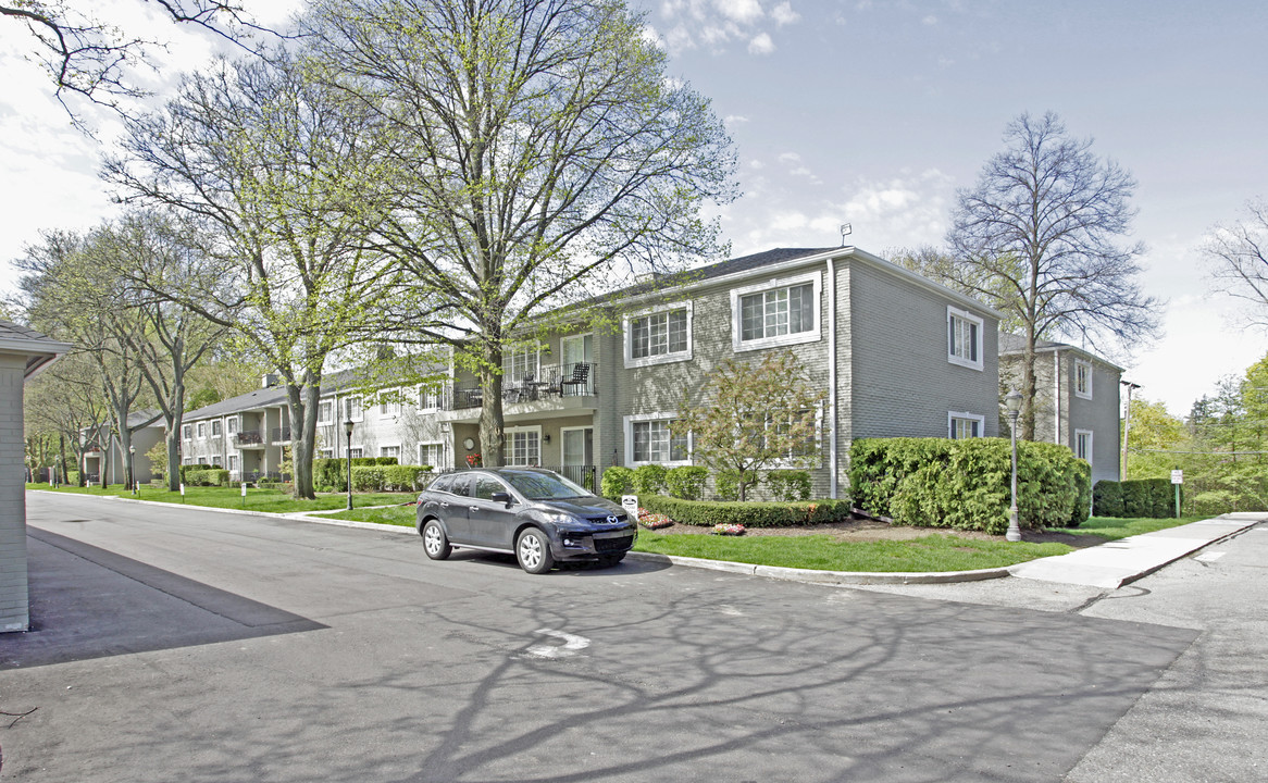 Woodward Place Condominium Homes in Birmingham, MI - Foto de edificio