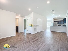 11057 Pendleton Ave in Englewood, FL - Building Photo