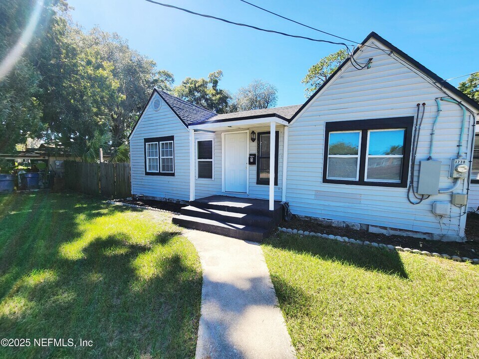 3238 Townsend Blvd in Jacksonville, FL - Building Photo