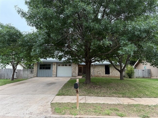 3907 Rolling Hill in Round Rock, TX - Building Photo - Building Photo