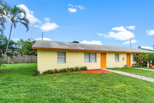 4787 Gulfstream Rd in Lake Worth Beach, FL - Building Photo - Building Photo