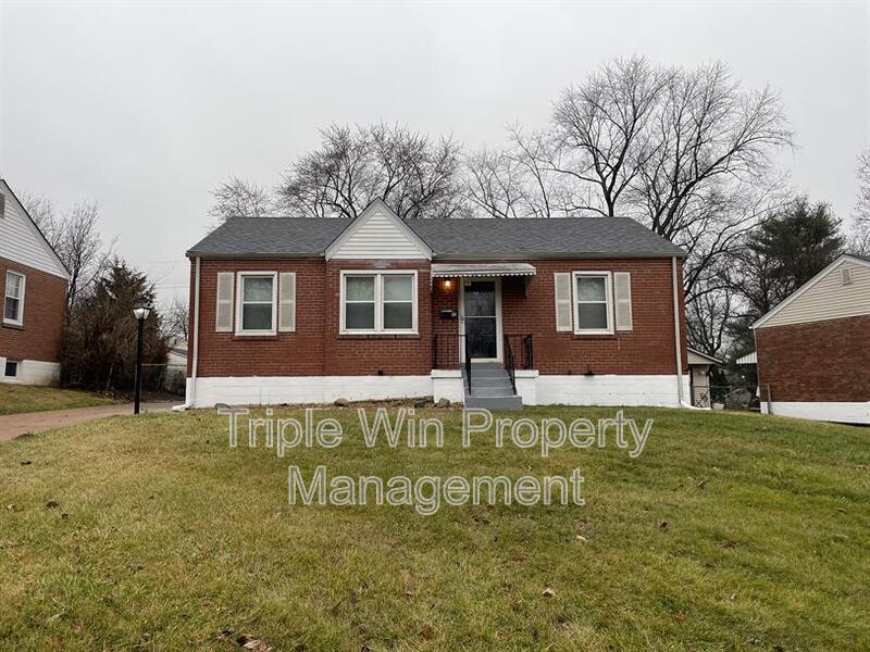 13 St Genevieve Ct in Florissant, MO - Building Photo