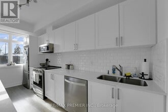 1115 Douglas McCurdy Cmn in Mississauga, ON - Building Photo - Building Photo