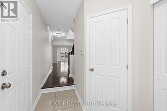 552 Ashbourne Crescent in Ottawa, ON - Building Photo - Building Photo