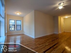 630 W Cornelia Ave, Unit 622-1S in Chicago, IL - Foto de edificio - Building Photo