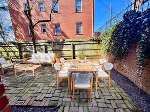 4024 Calvert St NW in Washington, DC - Building Photo - Building Photo