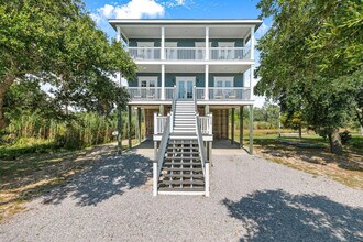 8008 Belle Fontaine Dr in Ocean Springs, MS - Building Photo - Building Photo
