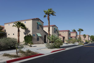 Coyote Run Apartments in Palm Springs, CA - Building Photo