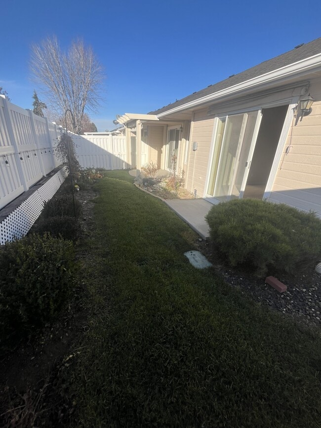 2645 N Englewood Way in Meridian, ID - Building Photo - Building Photo