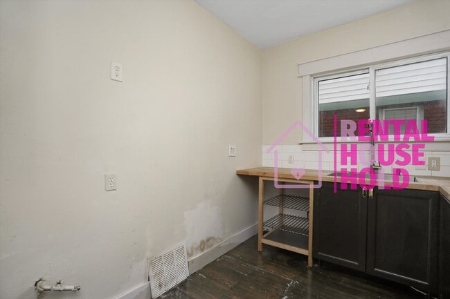 16618 Woodingham Dr in Detroit, MI - Building Photo - Building Photo