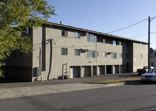 Thirteenth Street Apartments in St. Cloud, MN - Building Photo - Building Photo