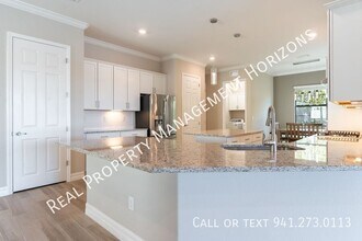 7036 Highgate Ln in Bradenton, FL - Building Photo - Building Photo