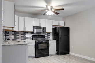 Brand-New 2 Bedroom - Newly Renovated in Richmond, VA - Foto de edificio - Building Photo