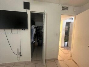 6780 W 2nd Ct in Hialeah, FL - Foto de edificio - Building Photo