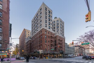 Manhattan Tower Condos in New York, NY - Building Photo