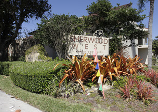 Sherwood West in Miami, FL - Building Photo - Building Photo