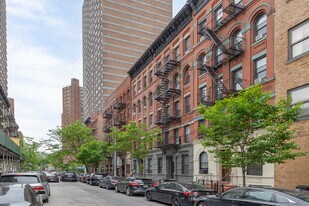 326 E 94th St in New York, NY - Building Photo