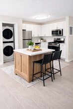 Woodbine Living in Avenel, NJ - Foto de edificio - Building Photo