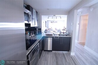 440 Paradise Isle Blvd in Hallandale Beach, FL - Building Photo - Building Photo