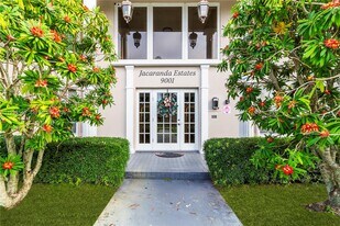 9001 Jacaranda Ln in Plantation, FL - Building Photo