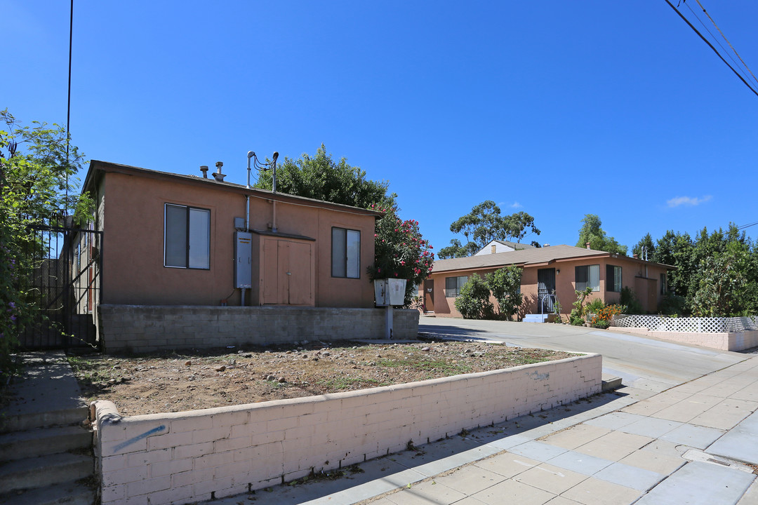 4773-4789 Lantana Dr in San Diego, CA - Building Photo