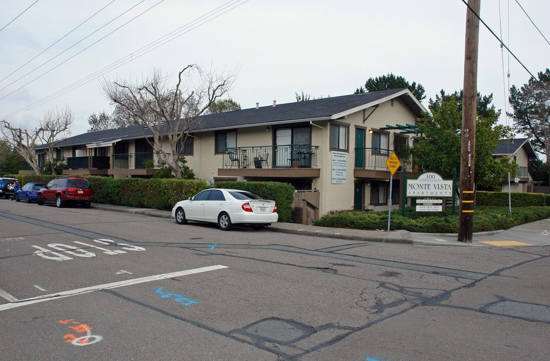 Monte Vista Apartments in San Rafael, CA - Building Photo