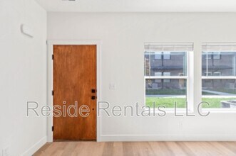 35 N Gateway Dr in Providence, UT - Foto de edificio - Building Photo