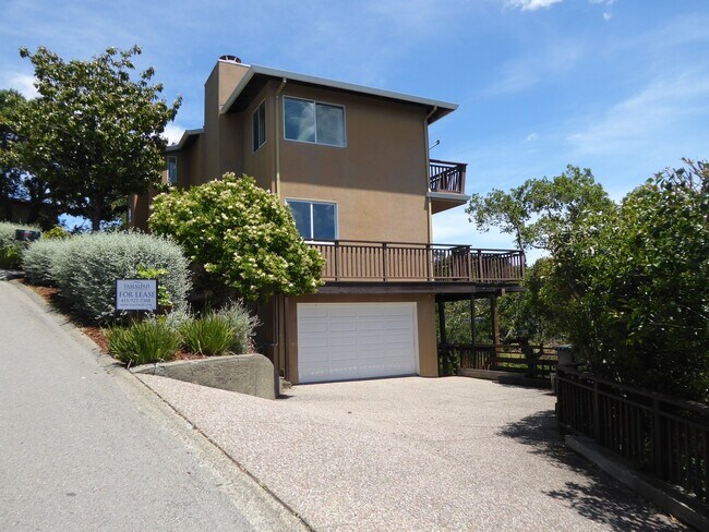 320 Vista Grande in Kentfield, CA - Building Photo - Building Photo